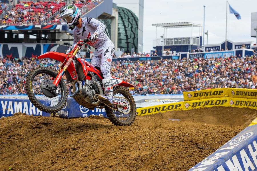 ナッシュビルSXでTeam Honda HRCがダブルウインを達成。ハンター・ローレンスが初のタイトル獲得