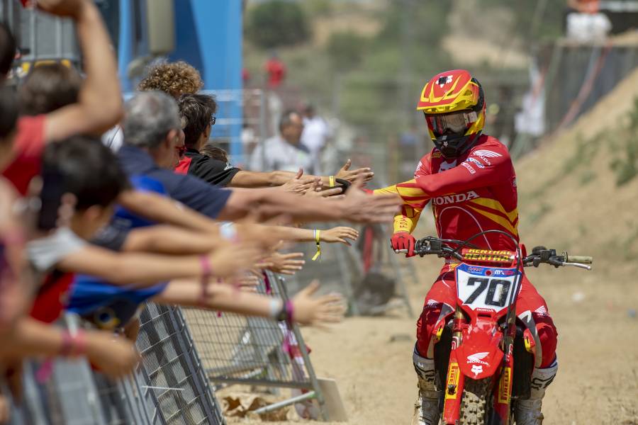 Fernandez fights hard for home GP podium