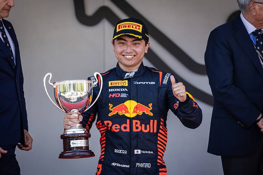 2番手スタートの岩佐歩夢は独走で優勝を飾る。今季3勝目を挙げて10ポイントを獲得