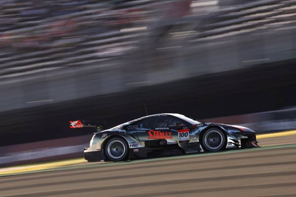 クラッシュのため60周でレースが終了。STANLEY NSX-GTが5位