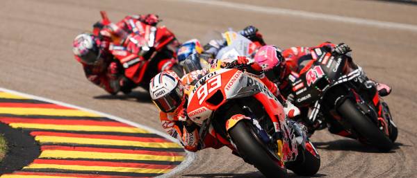 マルケス、劇的な走りでザクセンリンクを駆け抜ける