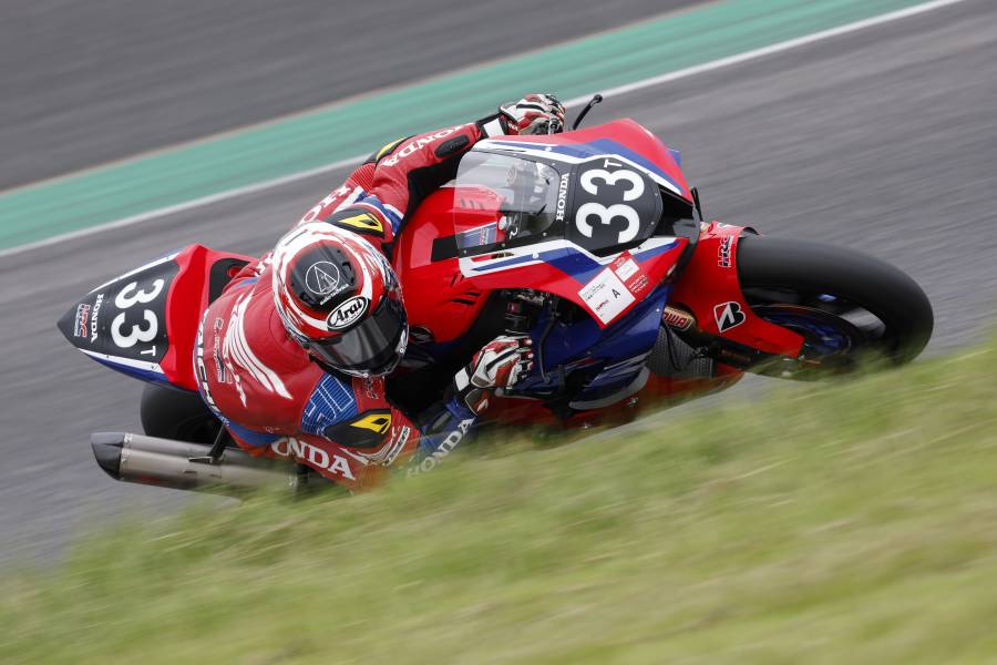 鈴鹿8耐に向けた公式テストがスタート。ケガから復帰の長島哲太がトップタイムをマーク