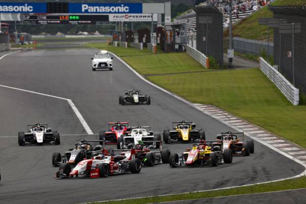 小出が4位、木村が6位でレースを終える