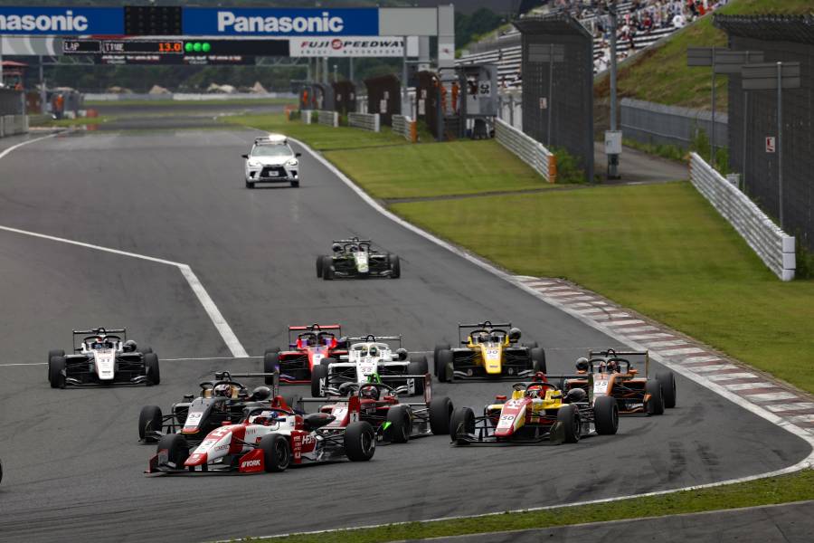 Koide finishes the race in 4th place and Kimura in 6th