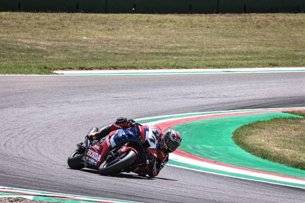 Lecuona back on the pace, top ten in SBK race 2 at Imola, Vierge in the points