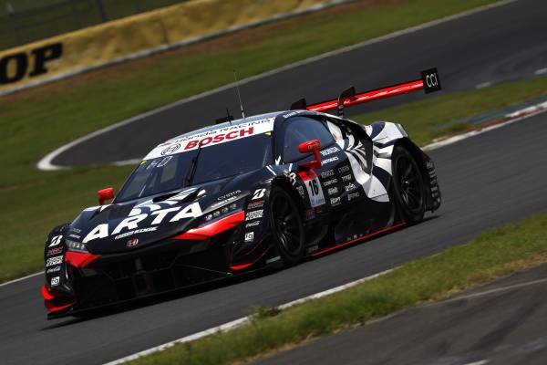 ARTA MUGEN NSX-GT(#16)が2番手から決勝に挑む