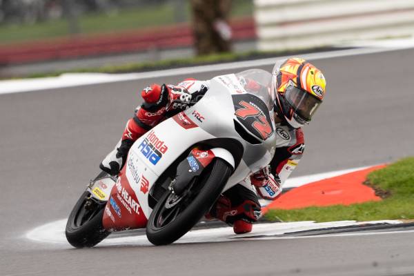 雨の中、Honda Team Asiaはタフな予選を戦う