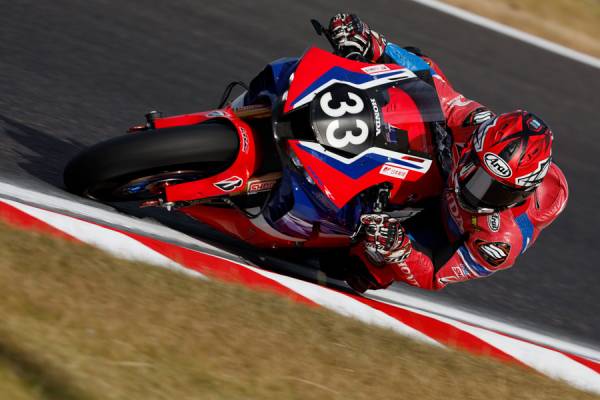 決勝レース2時間が経過 Team HRC with 日本郵便がトップを快走