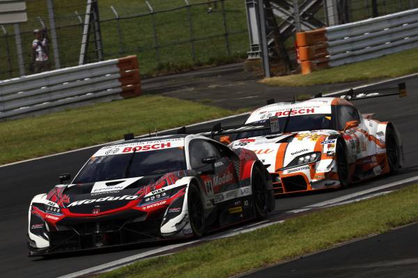 Modulo NSX-GTとARTA MUGEN NSX-GT(#16)が2-3位で表彰台獲得