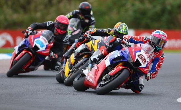 Honda Racing UK makes progress after a challenging Saturday at Thruxton
