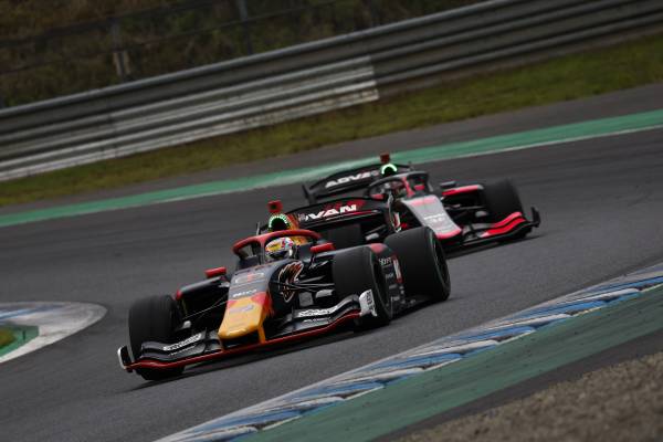 野尻がポール・トゥ・ウインで今季2勝目。大湯が3位表彰台