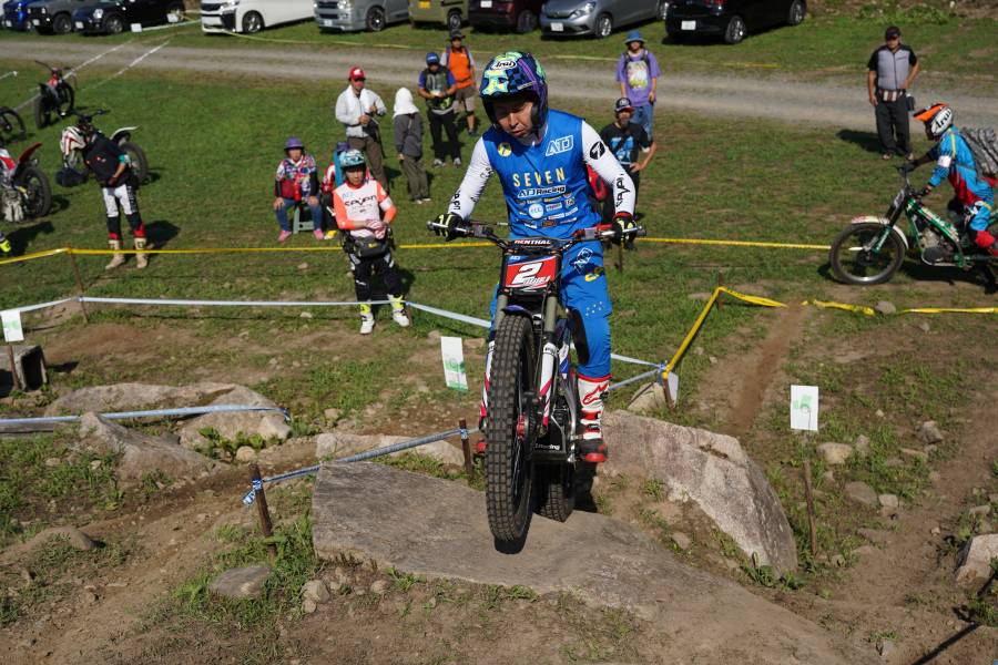 ベテラン小野が優勝、浦山は2戦続けて3位表彰台獲得