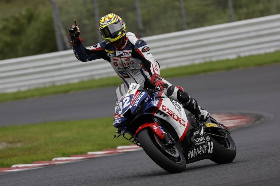 榎戸が荒川との激しいトップ争いを制する