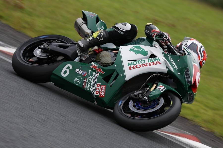 鈴木光来が7番手、伊藤が10番手からレース1決勝に臨む