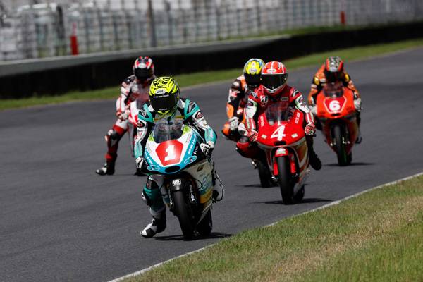 尾野がオートポリスで4連勝を飾る