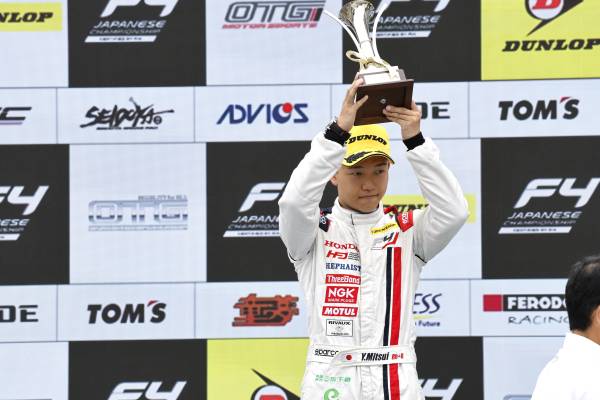 Mitsui takes 2nd, Moriyama secures 3rd place on the podium
