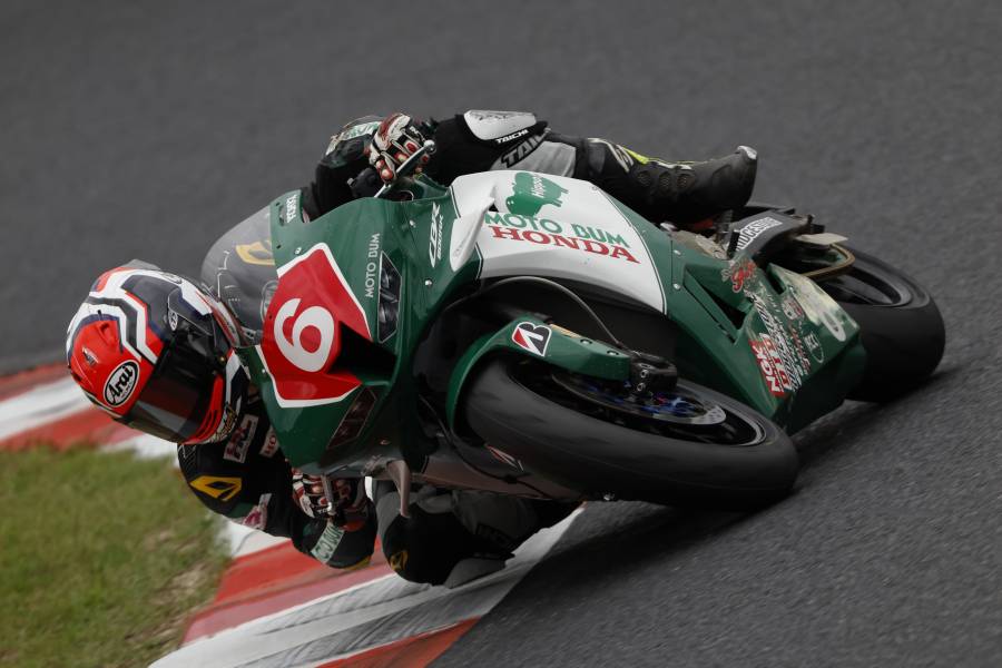 鈴木光来が4番手、小山が5番手に続く