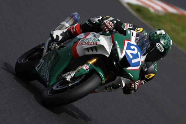 荒川がコースレコードを更新しポールポジションを獲得