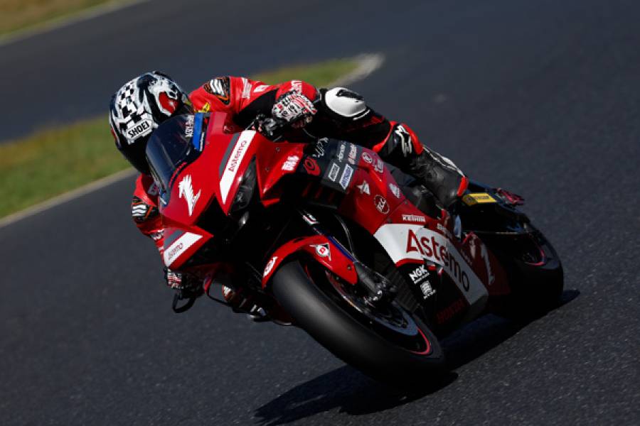 渡辺が今季初優勝を飾る