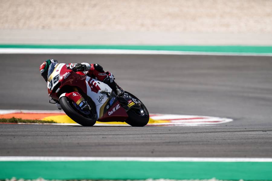 Ogura and Chantra tangle during promising Moto2 race