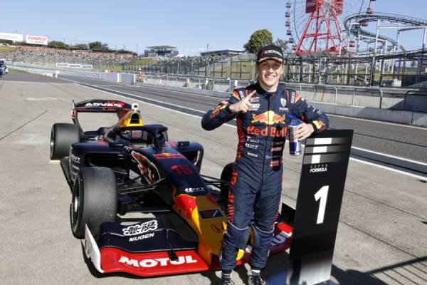 Liam Lawson takes first pole position