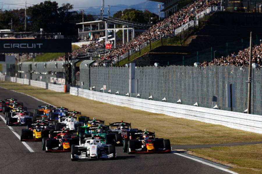 シーズン最終戦、太田が初優勝を飾る