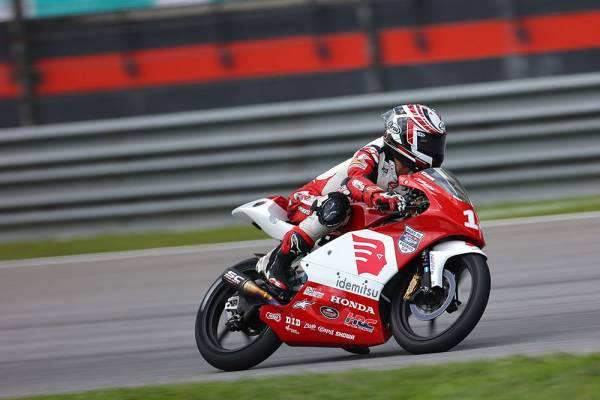 Odaki Duels Ezawa in the Wet as Pratama Crashes out at Sepang