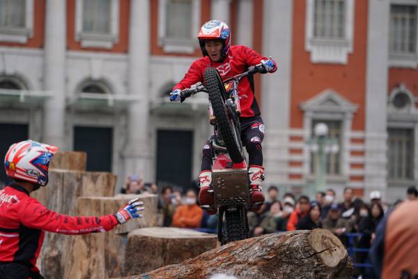 氏川が勝利でシーズンを締めくくる。小川は2位でV13を獲得