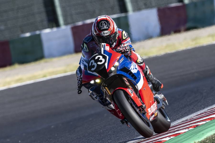 Team HRC with 日本郵便/鈴鹿8耐