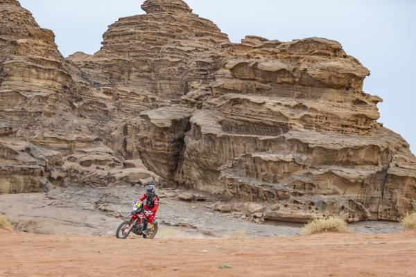 Kevin Benavides takes the command of the Dakar Rally with two days to go