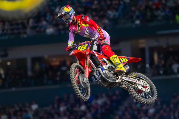 アナハイム2におけるトリプルクラウン、Team Honda HRCはスタートでつまずく