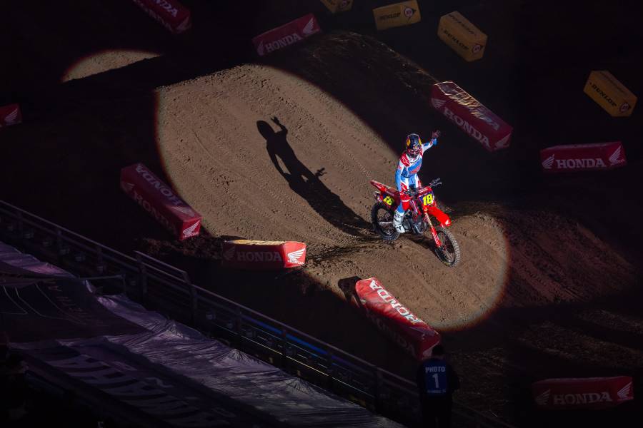 ジェット・ローレンスがグレンデールSXの表彰台に立ちランキング首位に再浮上