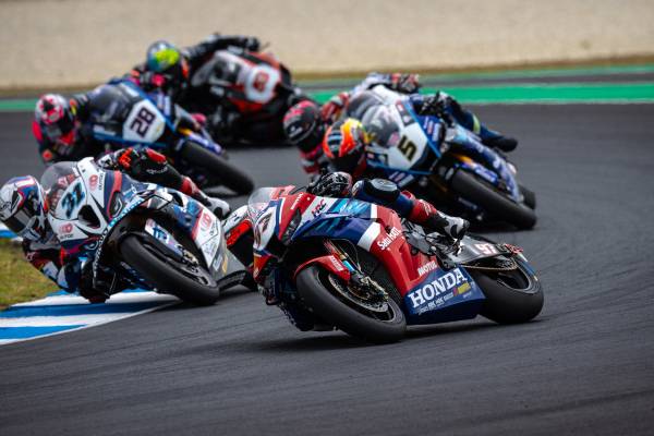 WSBK開幕戦のレース1でビエルゲがトップ10フィニッシュし、ポイントを獲得