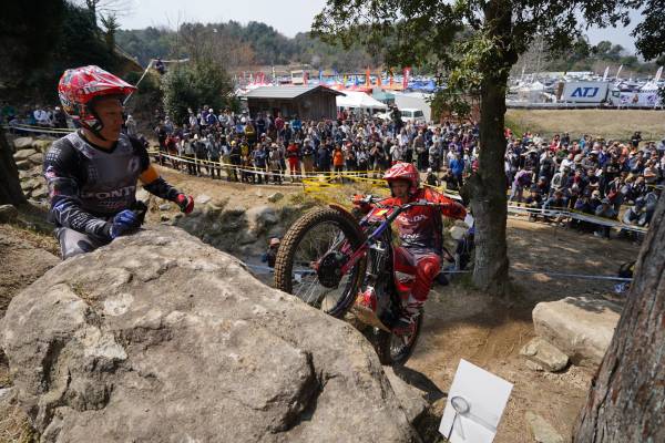 小川が5点差で開幕戦に勝利