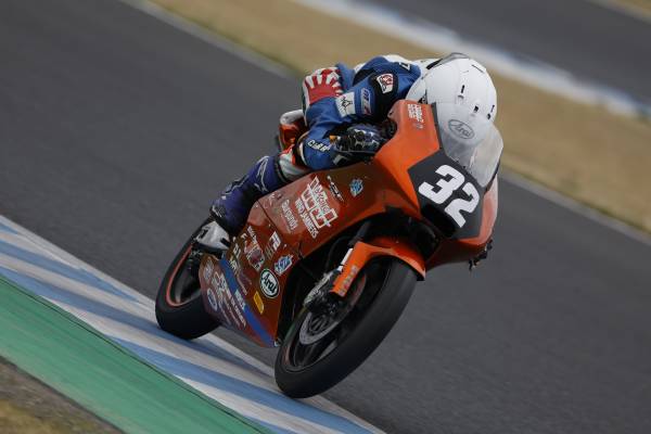 荻原がコースレコードで初ポールポジションを獲得