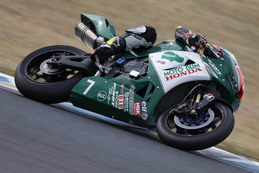 鈴木が4番手、小山は6番手から勝負をかける