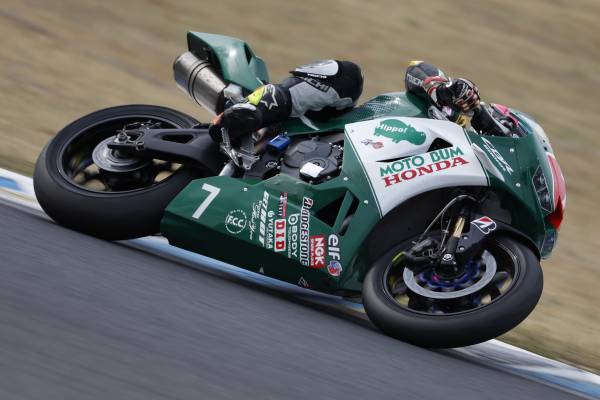 鈴木が4番手、小山は6番手から勝負をかける