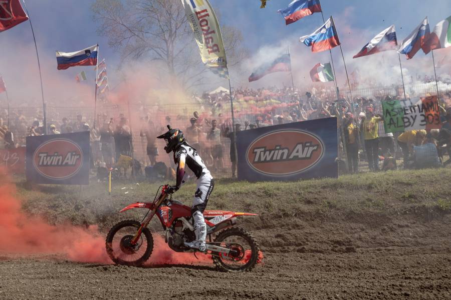 Positive Trentino weekend as Gajser closes gap at the top