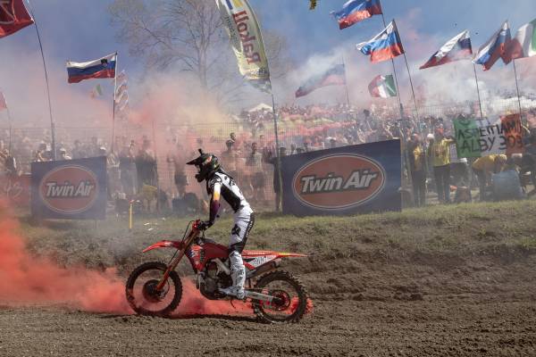 Positive Trentino weekend as Gajser closes gap at the top