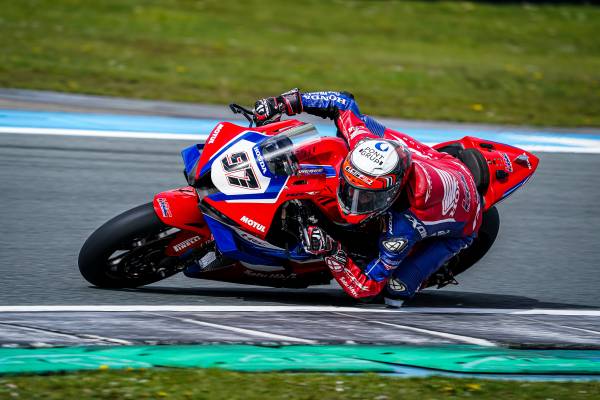 Vierge and Lecuona battle the elements on day 1 at Assen