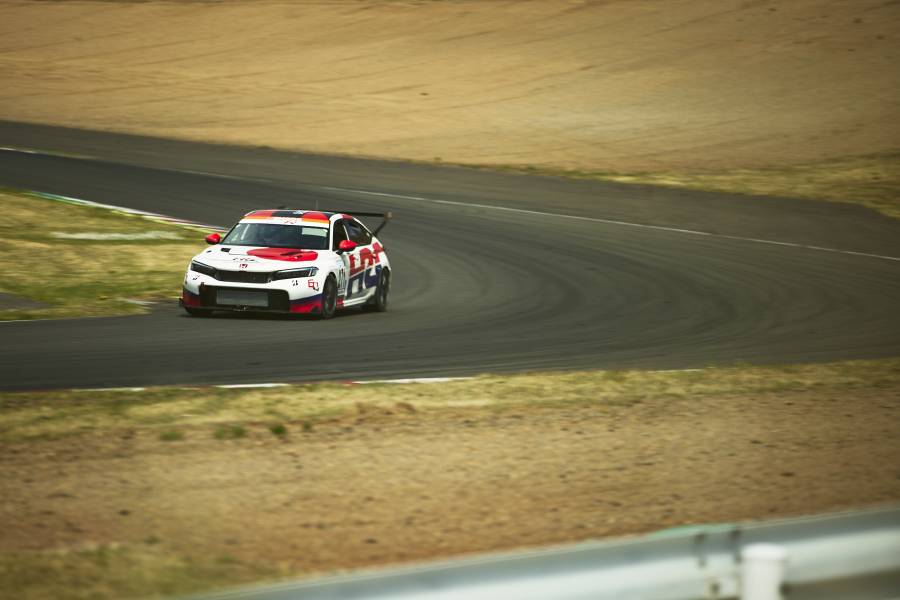 Honda CIVIC TYPE R CNF-Rは開幕戦をリタイアで終える