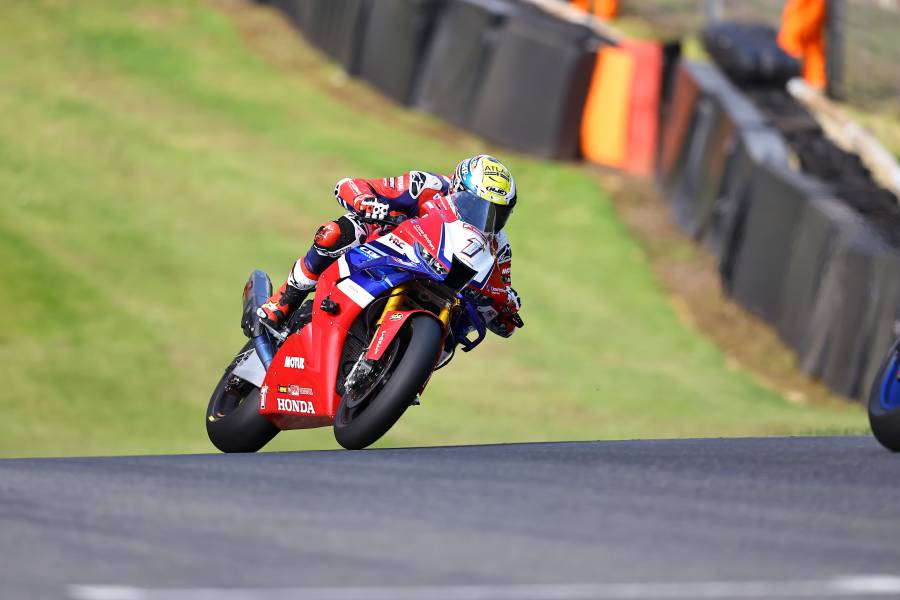 Kennedy bags another podium and Bridewell powers his Fireblade to fourth