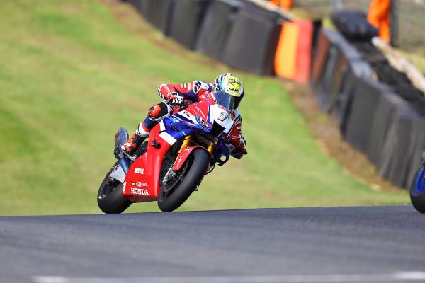 Kennedy bags another podium and Bridewell powers his Fireblade to fourth