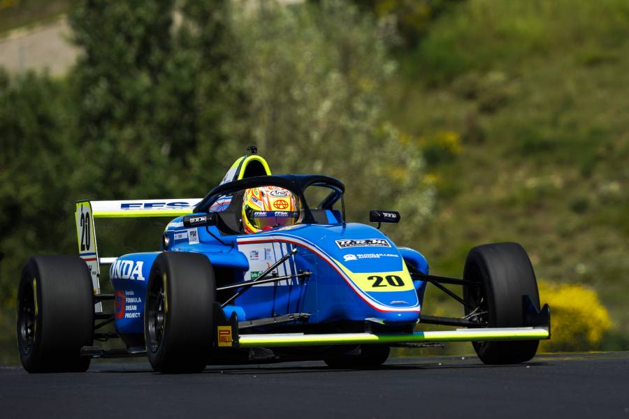 加藤がレース3で初優勝。総合ランキングトップに