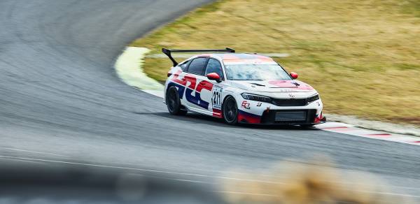 【動画公開】参戦2年目のスーパー耐久に挑むCIVIC TYPE Rの戦いに密着