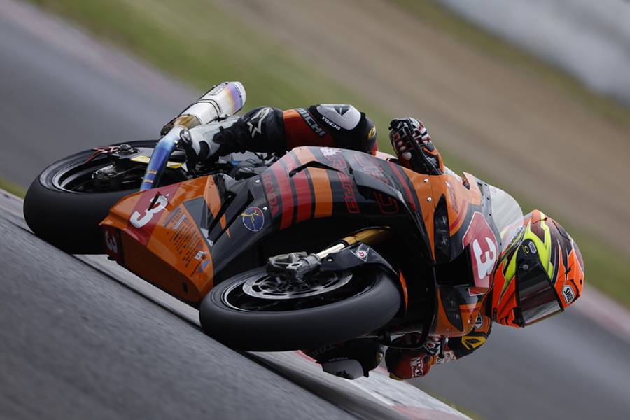 國峰、國井がフロントローに並ぶ