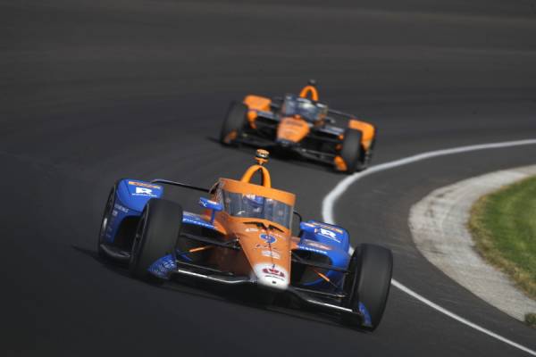 INDY500決勝でディクソンが3位