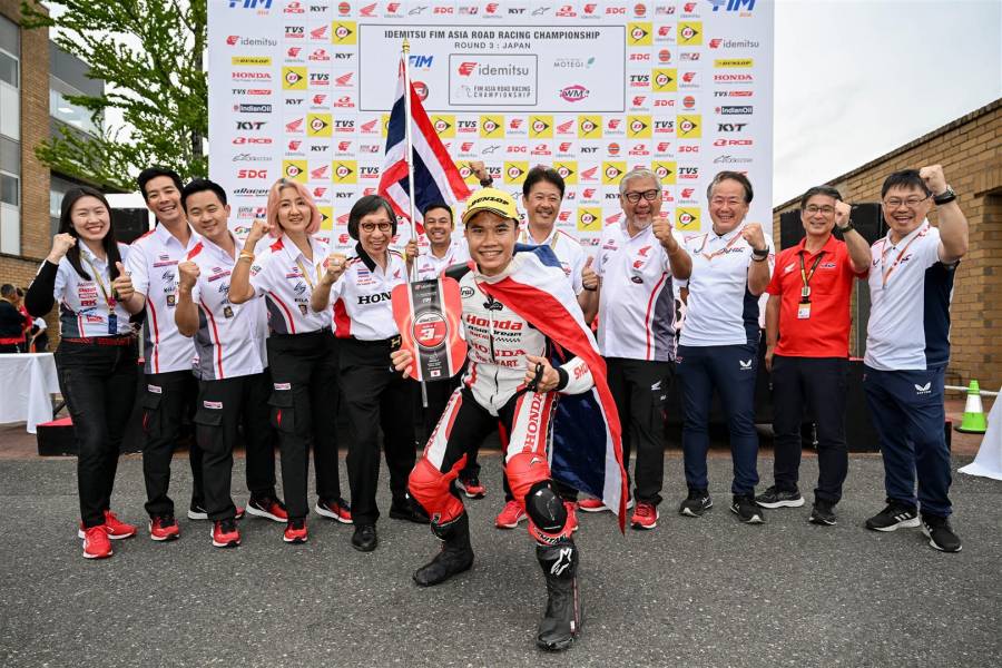 A pair of Japanese podiums for Nakarin