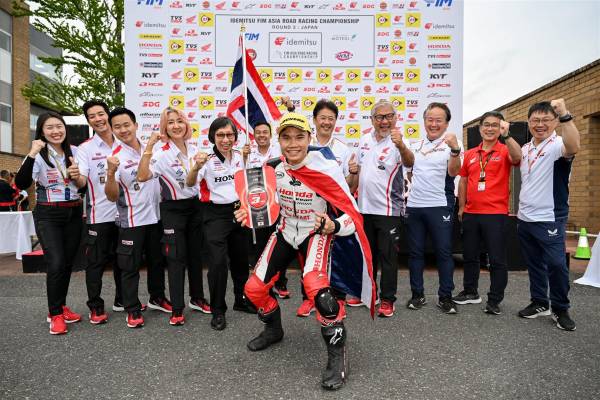 A pair of Japanese podiums for Nakarin