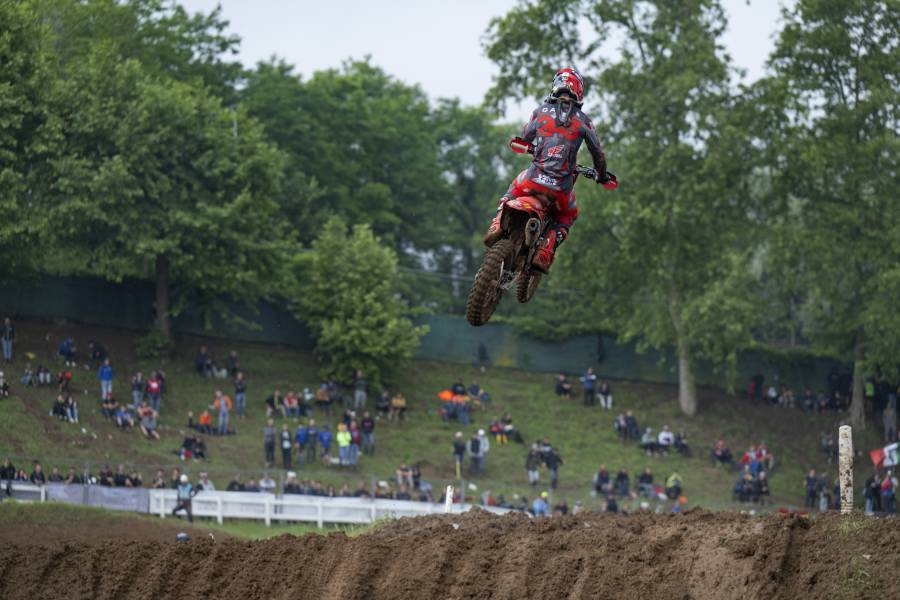 Gajser dominates Italian qualification to extend championship lead